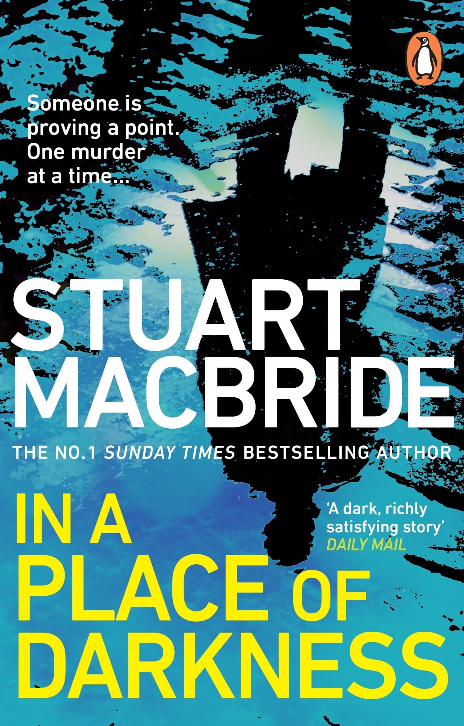 Book cover of In a Place of Darkness by Stuart MacBride